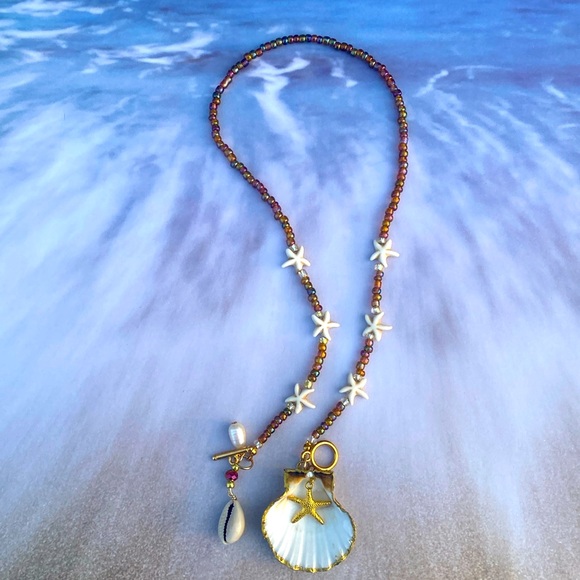 Natural Shell Gilded in Gold Leaf with a Starfish-Freshwater Pearl Boho Necklace - Picture 1 of 8